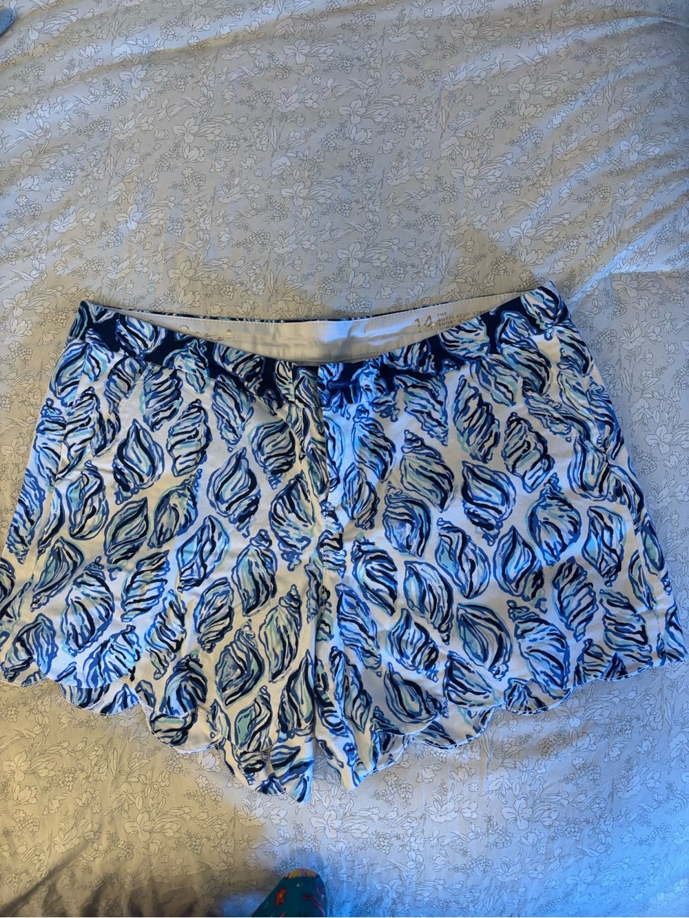Lilly Pulitzer Blue and White seashell Shorts size 14